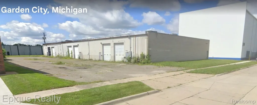 32841 Parklane Street Garden City City MI 48135