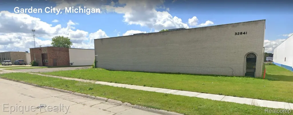 32841 Parklane Street Garden City City MI 48135