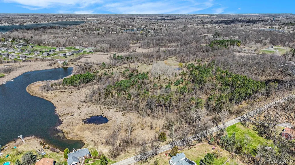 02 Butcher Road Fenton Charter Township MI 48430