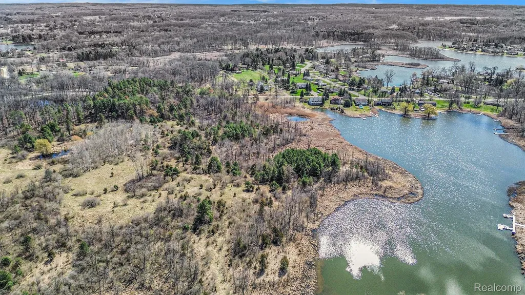 02 Butcher Road Fenton Charter Township MI 48430