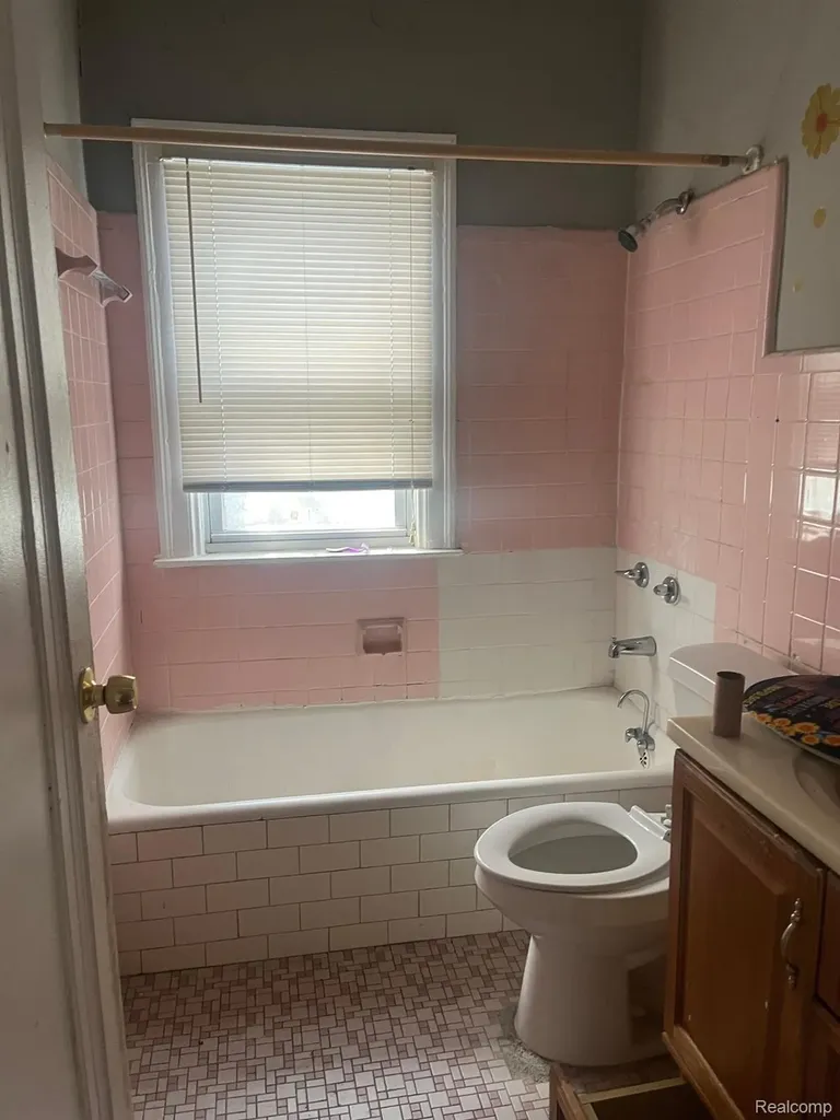 2433 La Belle Street Detroit City MI 48238
