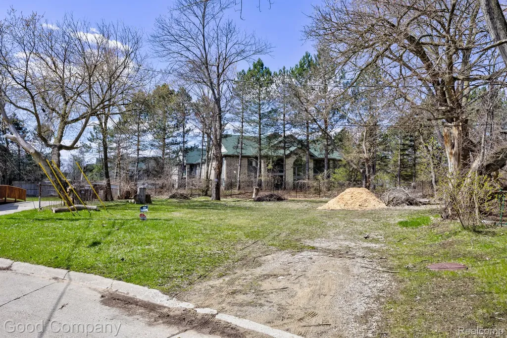 31844 Bay Westland City MI 48186
