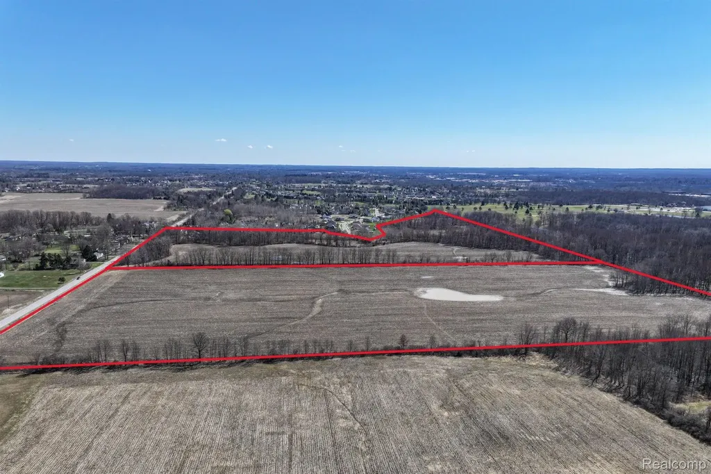 Vl Whisper Ridge Drive Lapeer City MI 48446