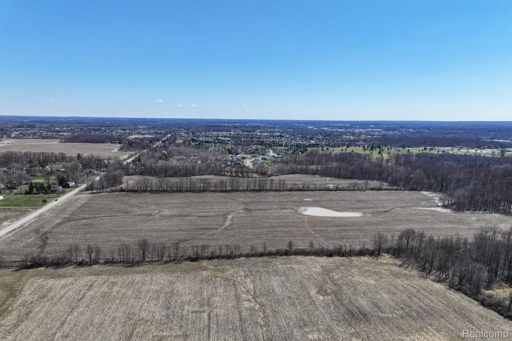 Vl Whisper Ridge Drive Lapeer City MI 48446