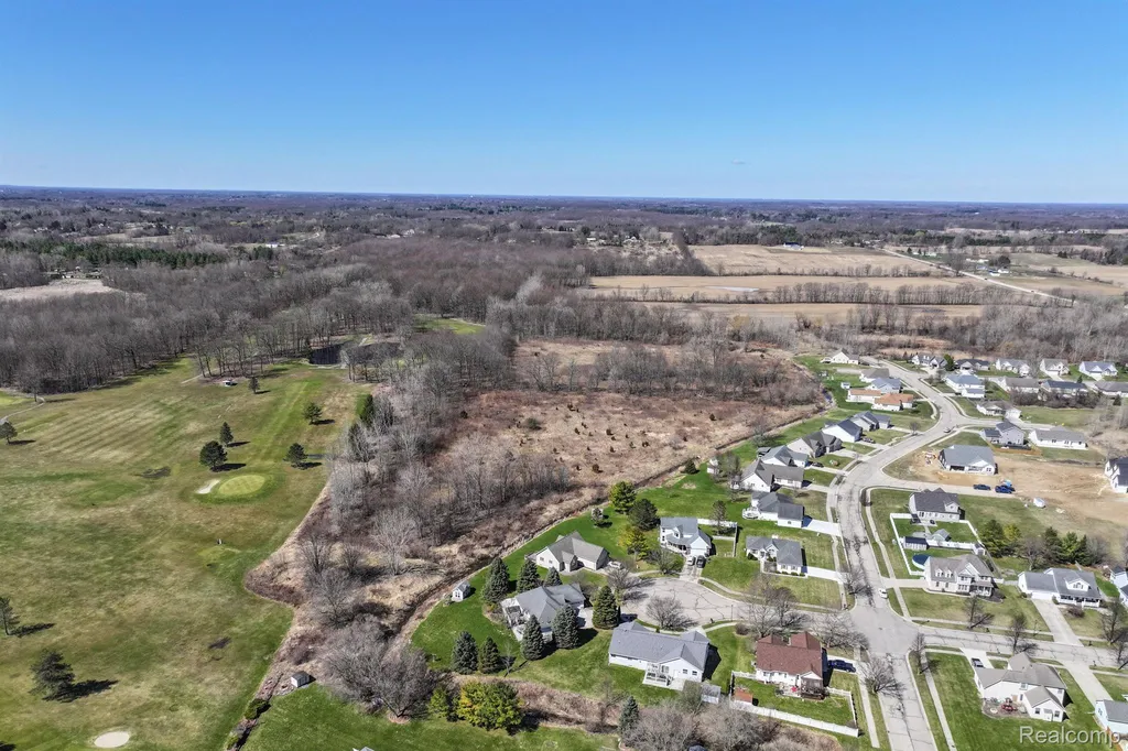Vl Whisper Ridge Drive Lapeer City MI 48446