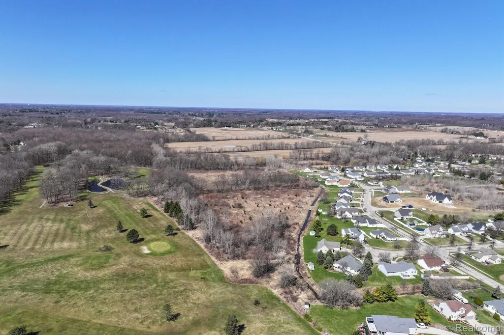 Vl Whisper Ridge Drive Lapeer City MI 48446