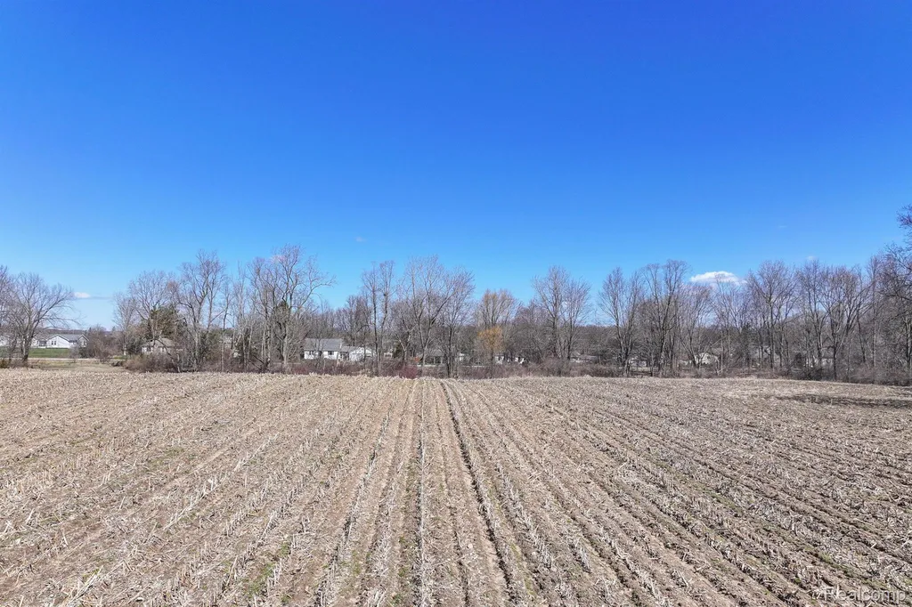 Vl Whisper Ridge Drive Lapeer City MI 48446