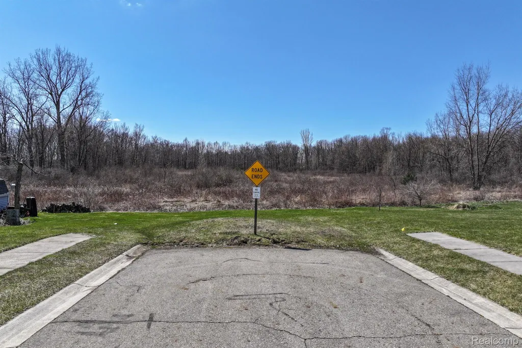 Vl Whisper Ridge Drive Lapeer City MI 48446