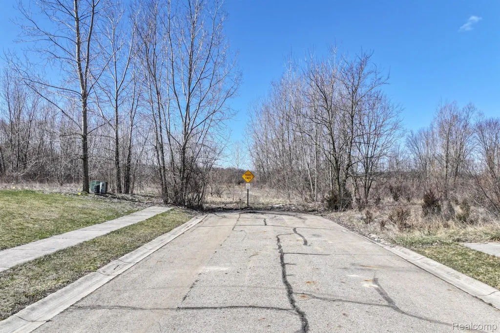 Vl Whisper Ridge Drive Lapeer City MI 48446