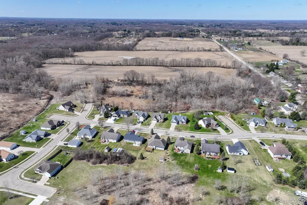 Vl Whisper Ridge Drive Lapeer City MI 48446
