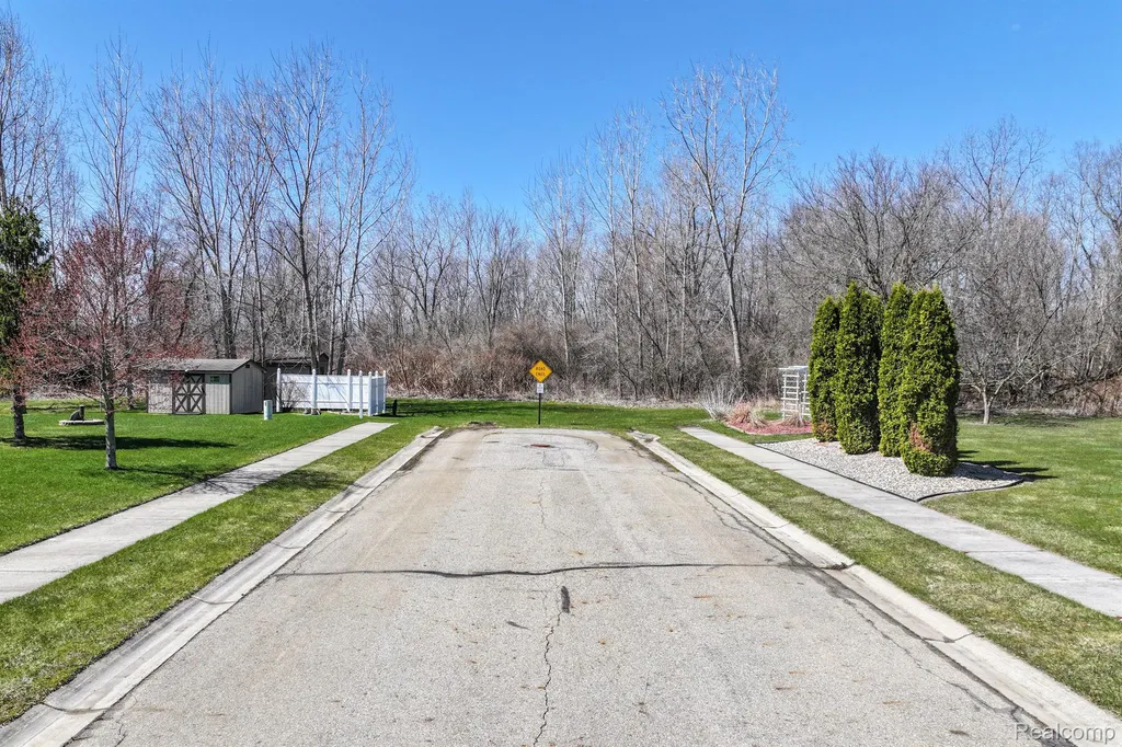 Vl Whisper Ridge Drive Lapeer City MI 48446