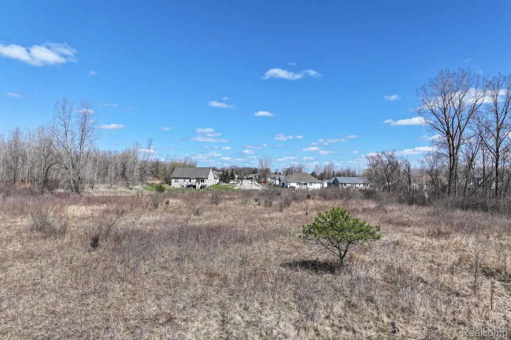 Vl Whisper Ridge Drive Lapeer City MI 48446