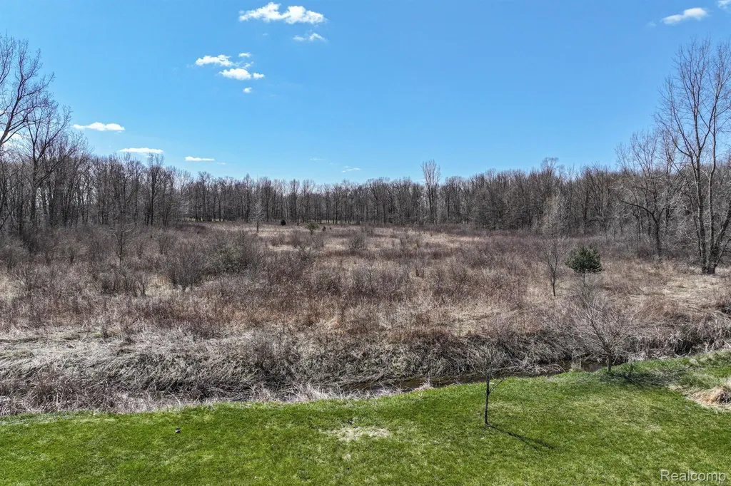Vl Whisper Ridge Drive Lapeer City MI 48446