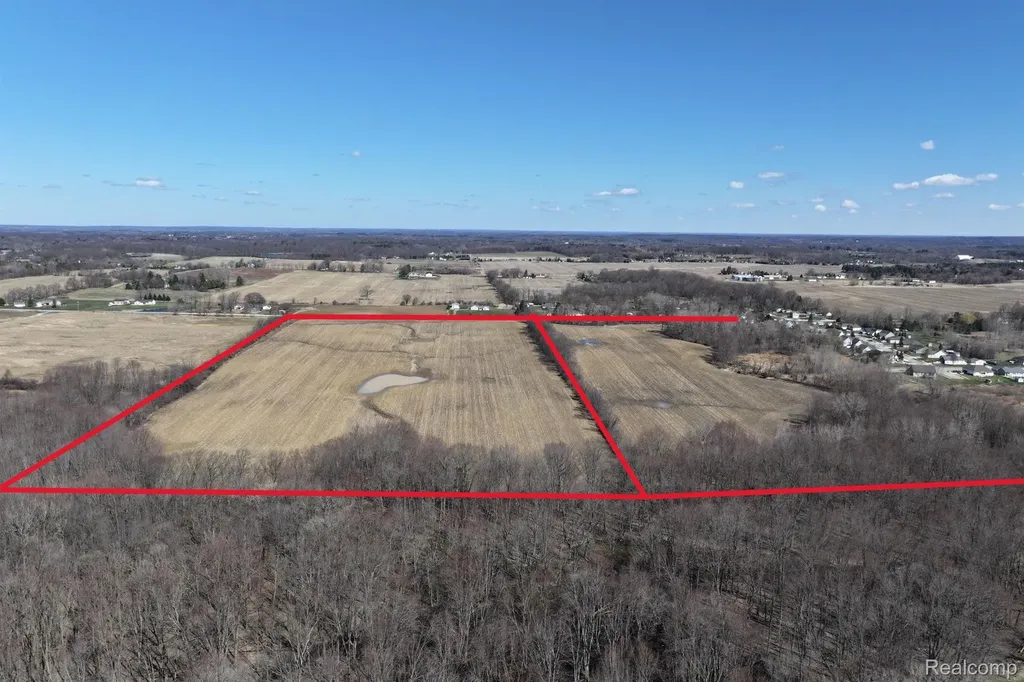 Vl Whisper Ridge Drive Lapeer City MI 48446