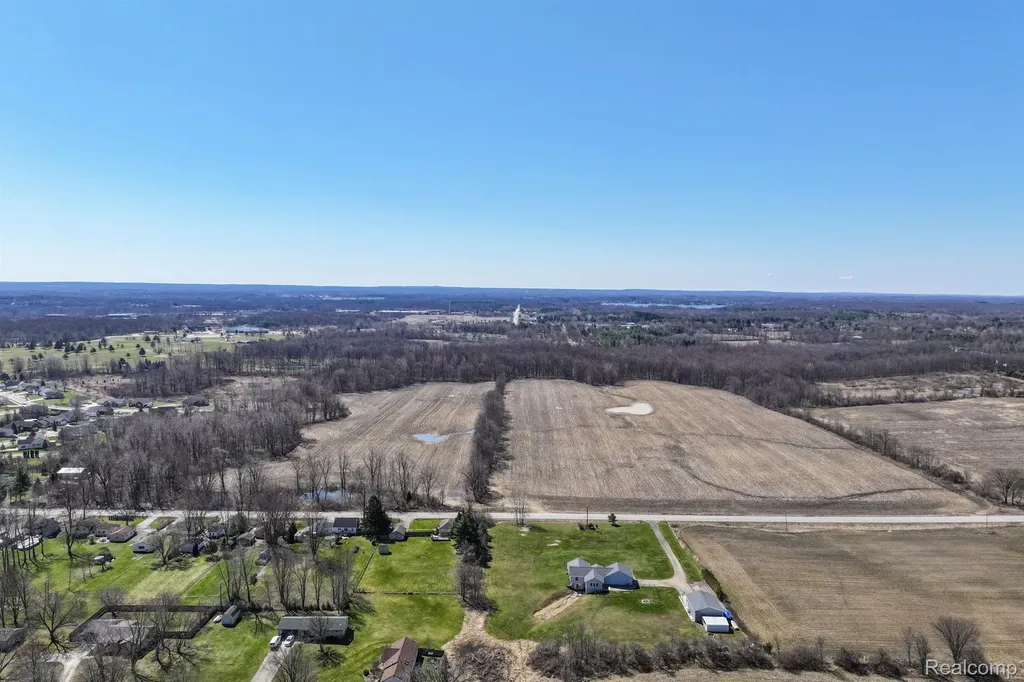 Vl Whisper Ridge Drive Lapeer City MI 48446