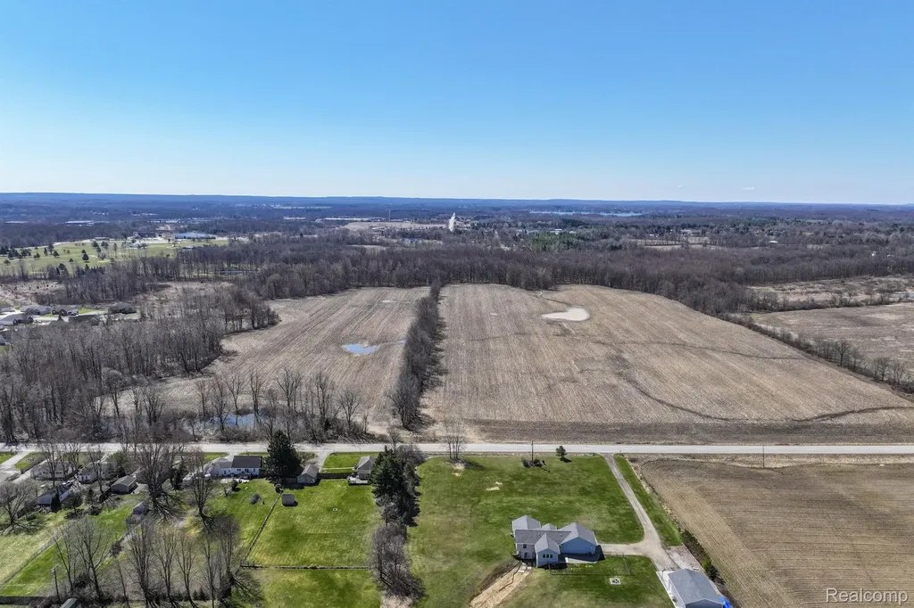 Vl Whisper Ridge Drive Lapeer City MI 48446