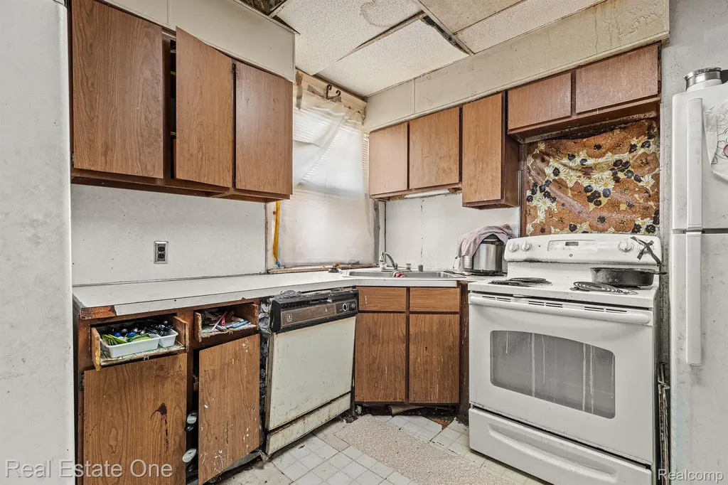 1821 Helen Street Detroit City MI 48207
