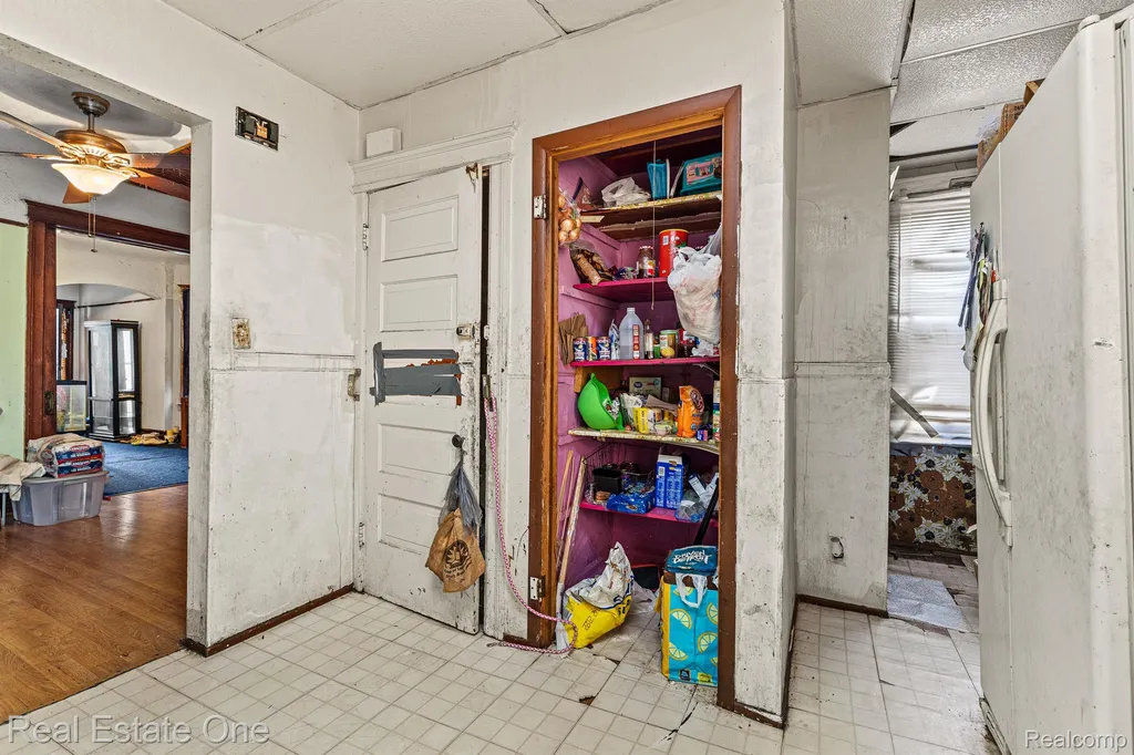 1821 Helen Street Detroit City MI 48207