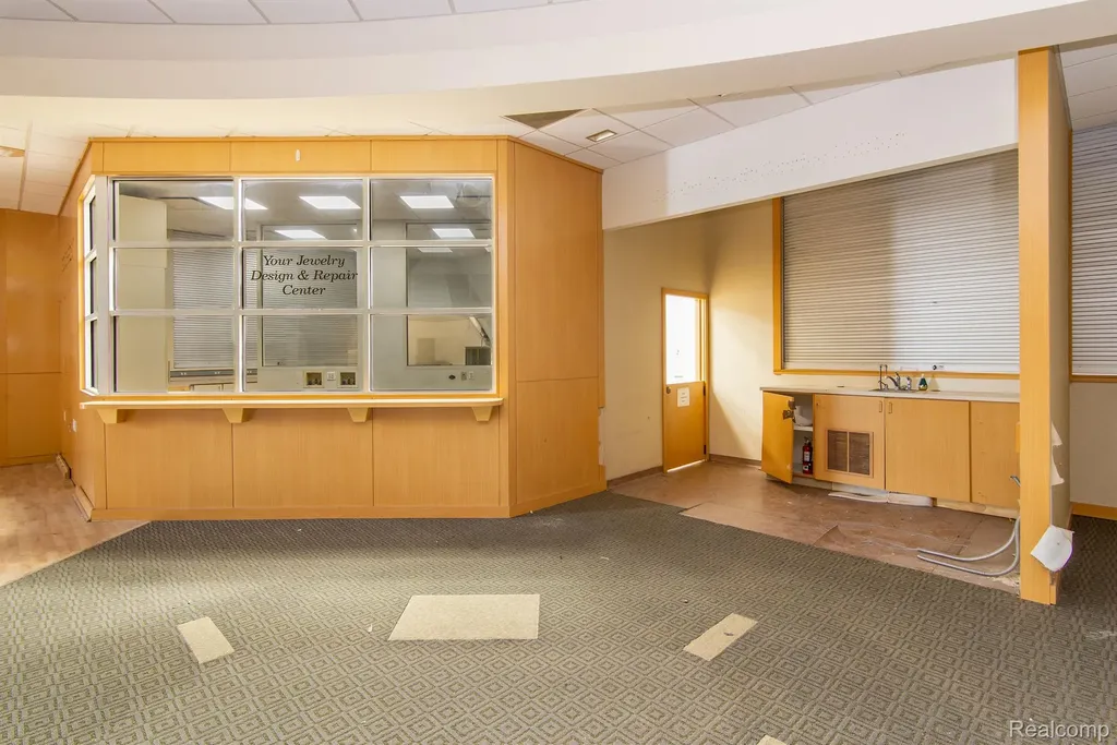 451 W 14 Mile Road Madison Heights City MI 48071