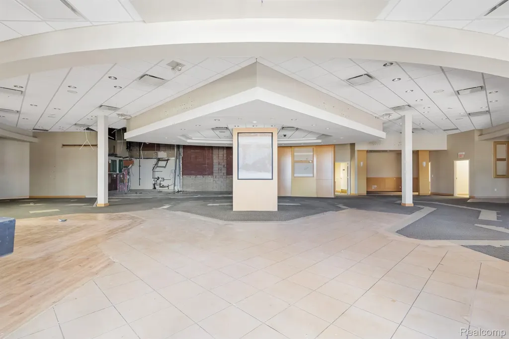 451 W 14 Mile Road Madison Heights City MI 48071