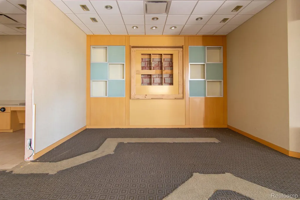 451 W 14 Mile Road Madison Heights City MI 48071