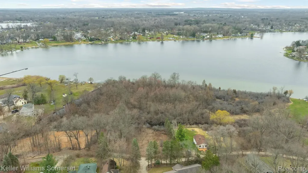 0000 Lakeview Drive White Lake Charter Township MI 48386