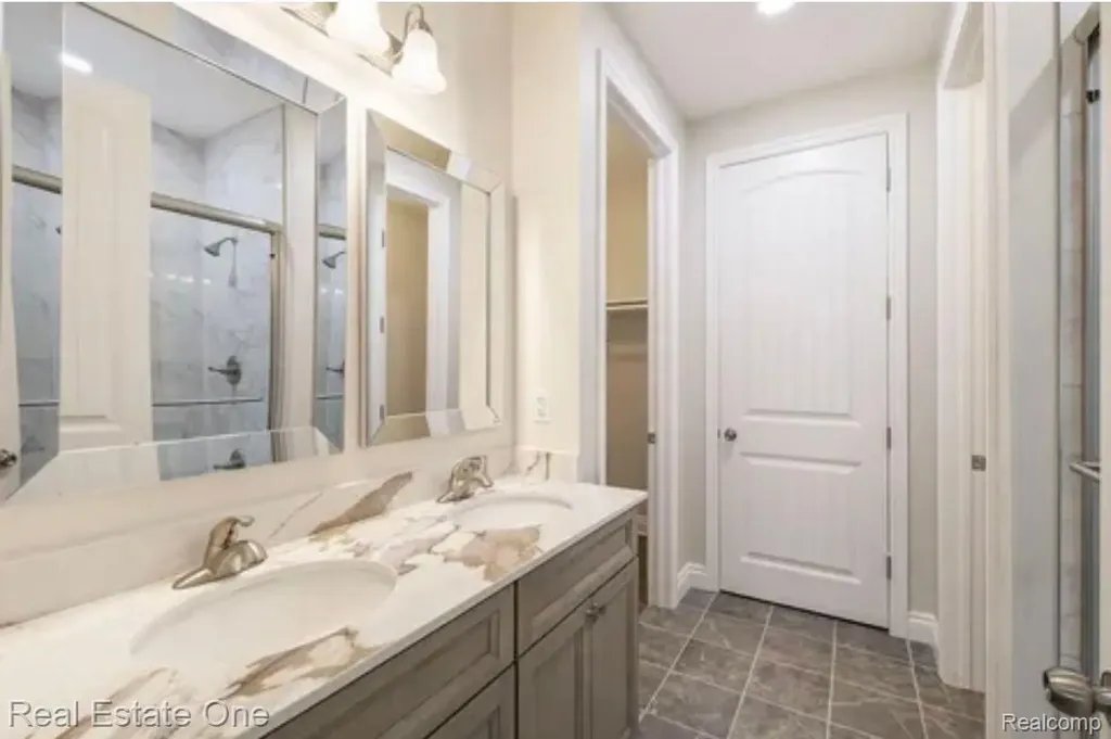 12280 Worthington Grand Blanc City MI 48439