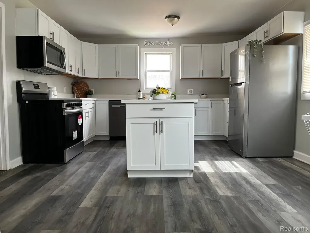 417 E Hunt Street Adrian City MI 49221