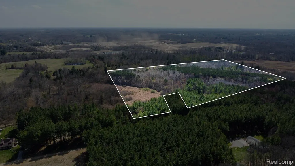 3665 Arivaca Drive Millington Township MI 48746