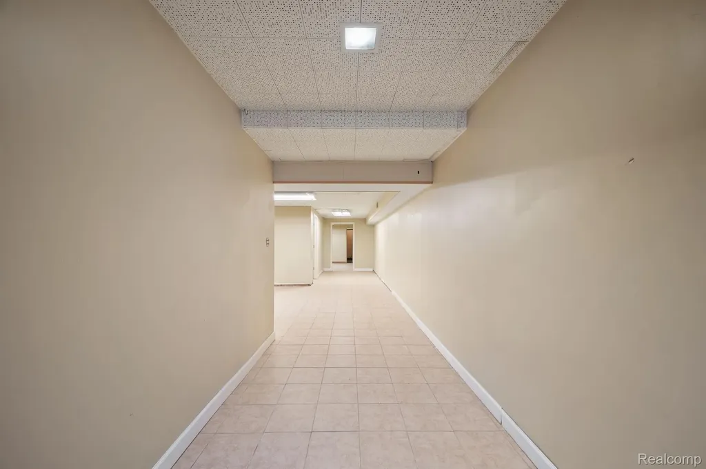 1050 W Huron Street Waterford Charter Township MI 48328