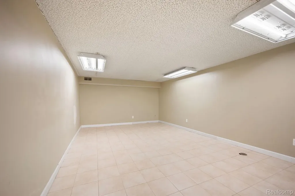 1050 W Huron Street Waterford Charter Township MI 48328