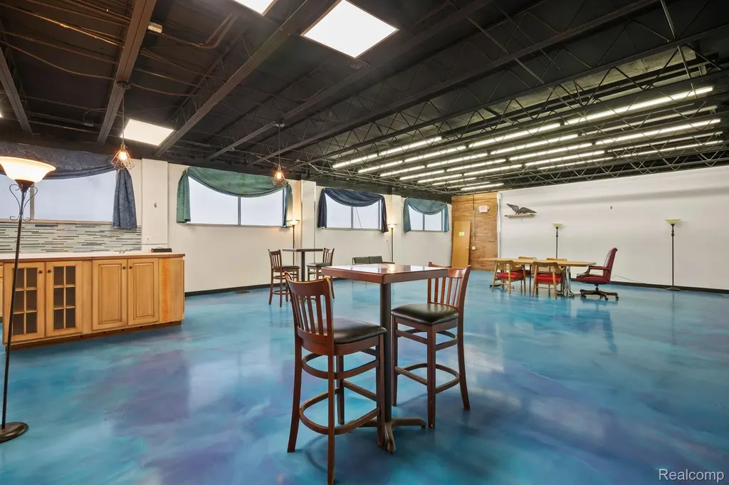 1050 W Huron Street Waterford Charter Township MI 48328