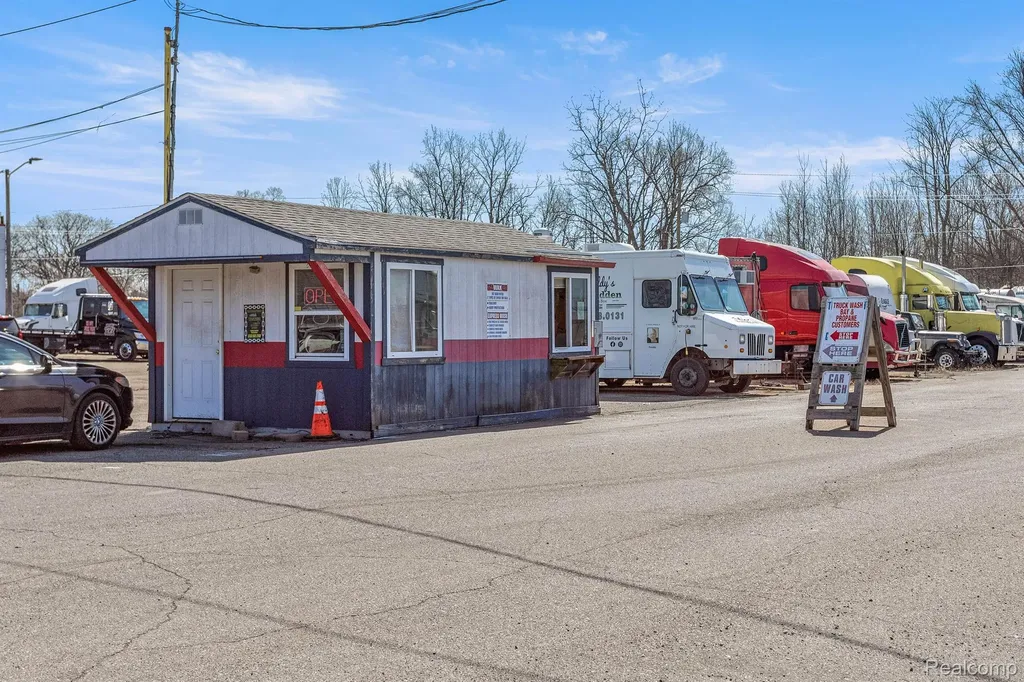 28735 Joy Road Westland City MI 48185