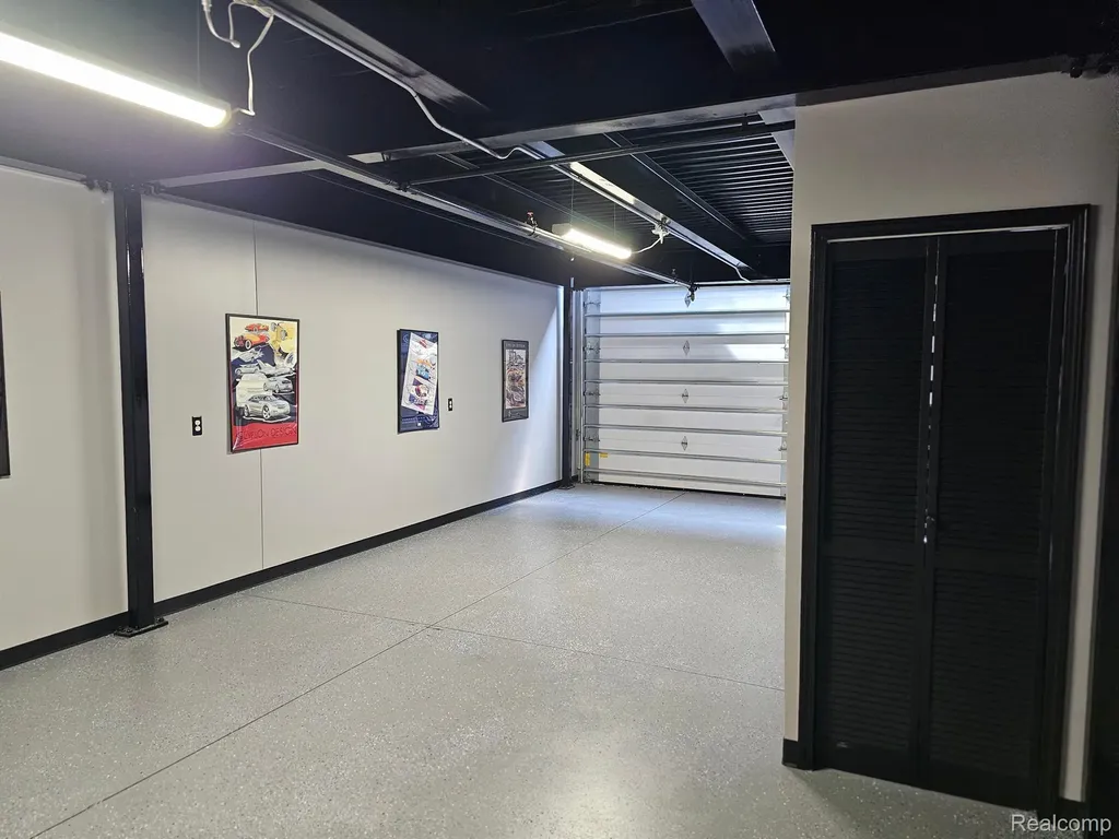 247 Apex Drive Pontiac City MI 48341