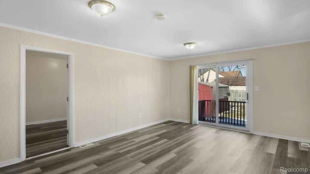 12861 Georgiana Avenue Warren City MI 48089