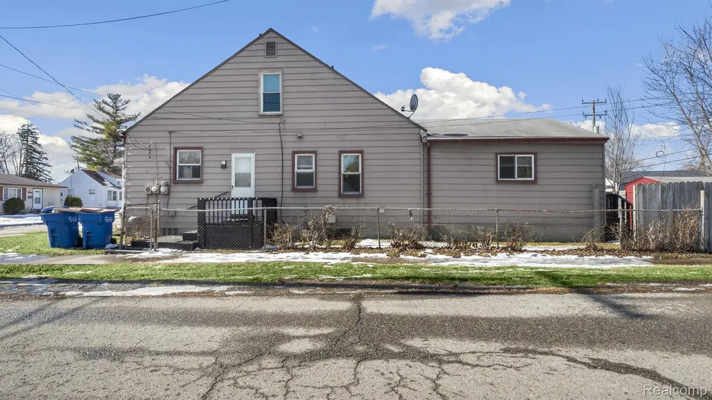 12861 Georgiana Avenue Warren City MI 48089