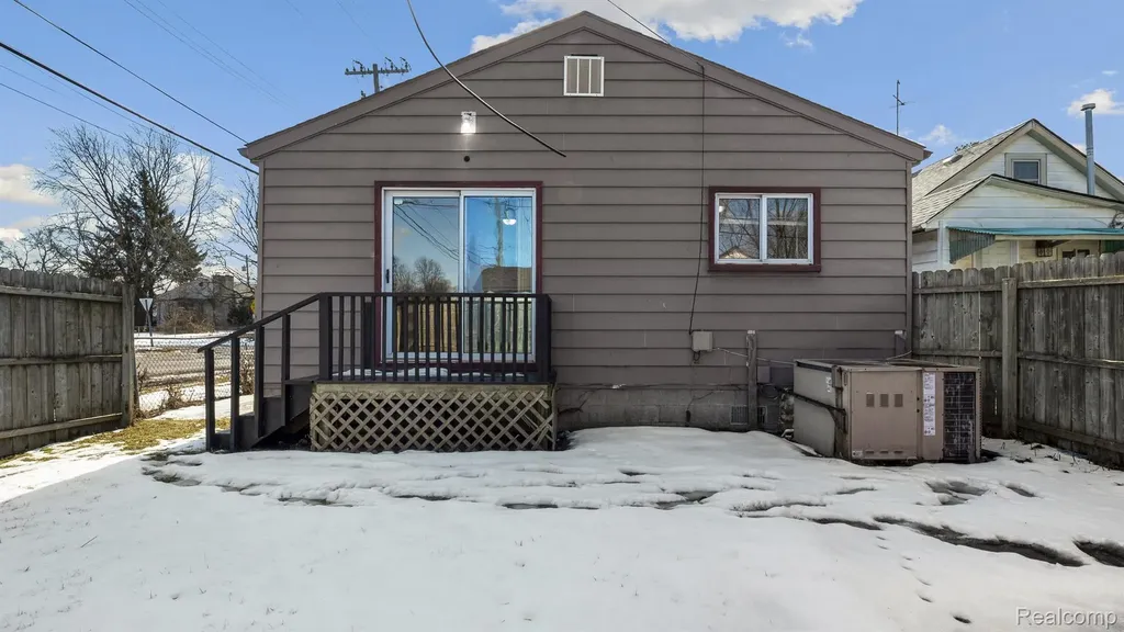 12861 Georgiana Avenue Warren City MI 48089