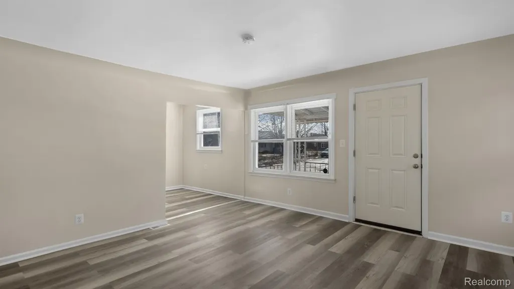 12861 Georgiana Avenue Warren City MI 48089