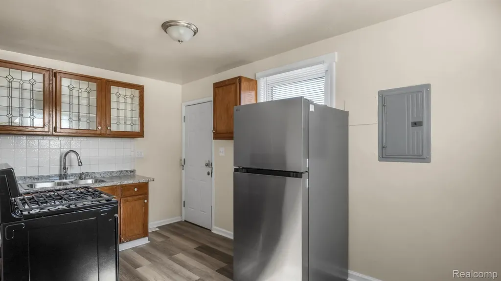 12861 Georgiana Avenue Warren City MI 48089