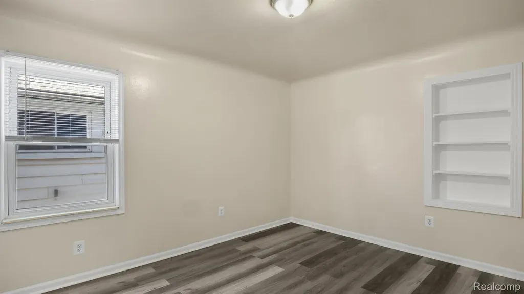 12861 Georgiana Avenue Warren City MI 48089