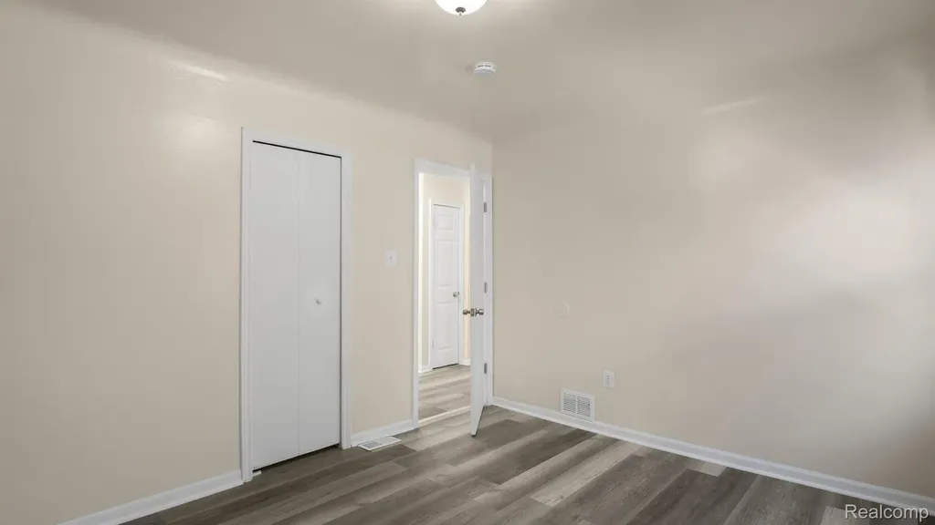 12861 Georgiana Avenue Warren City MI 48089