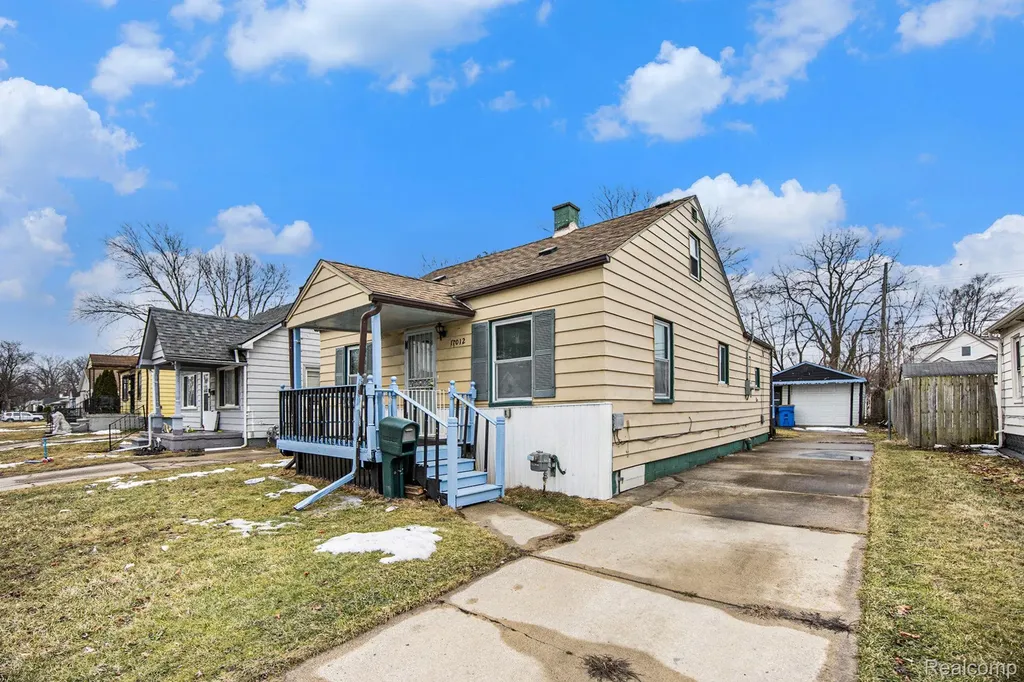 11012 Republic Avenue Warren City MI 48089