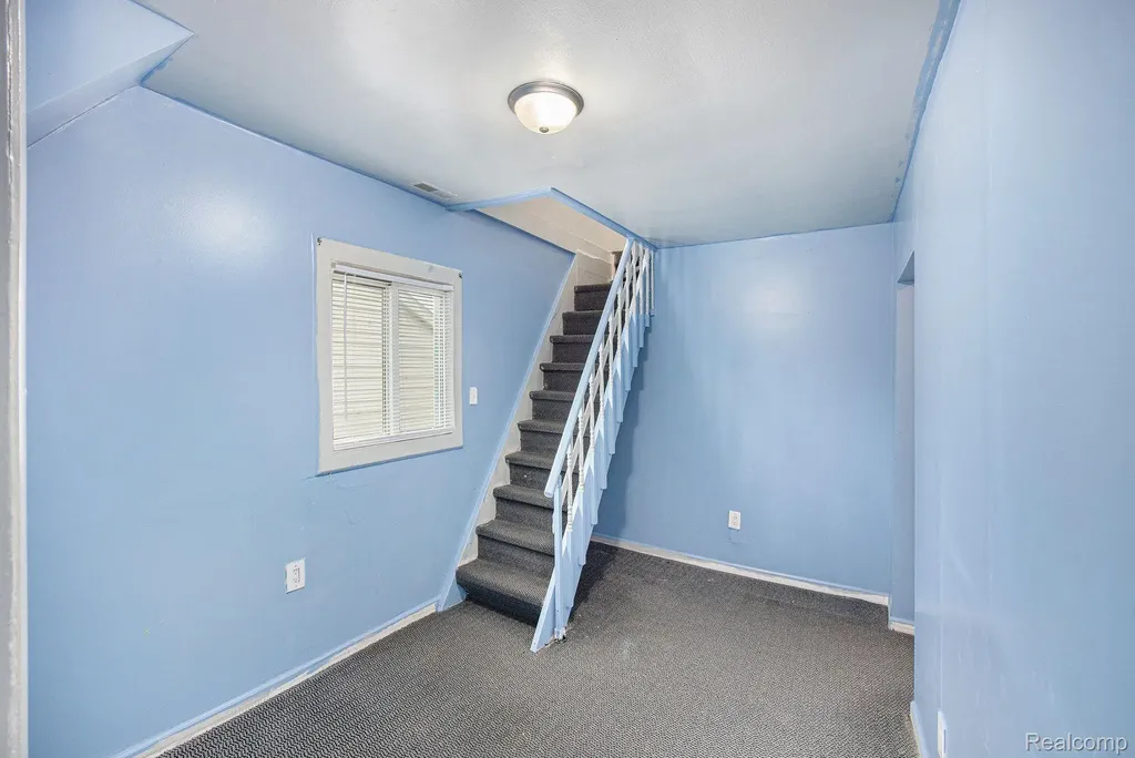 11012 Republic Avenue Warren City MI 48089