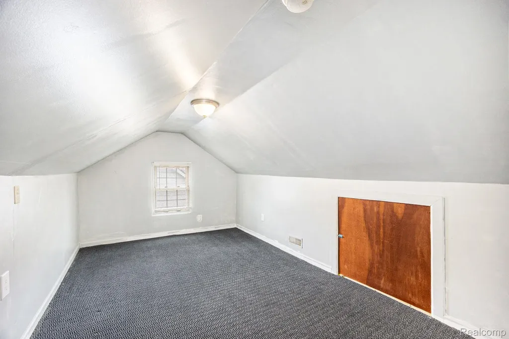 11012 Republic Avenue Warren City MI 48089