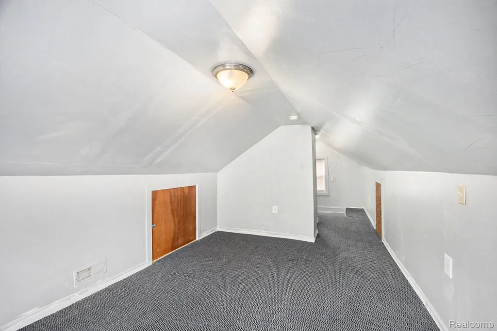 11012 Republic Avenue Warren City MI 48089