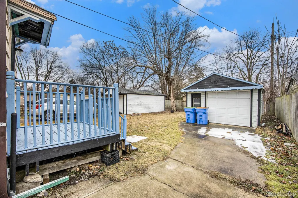 11012 Republic Avenue Warren City MI 48089