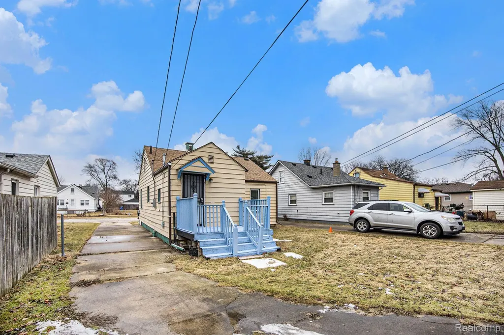 11012 Republic Avenue Warren City MI 48089