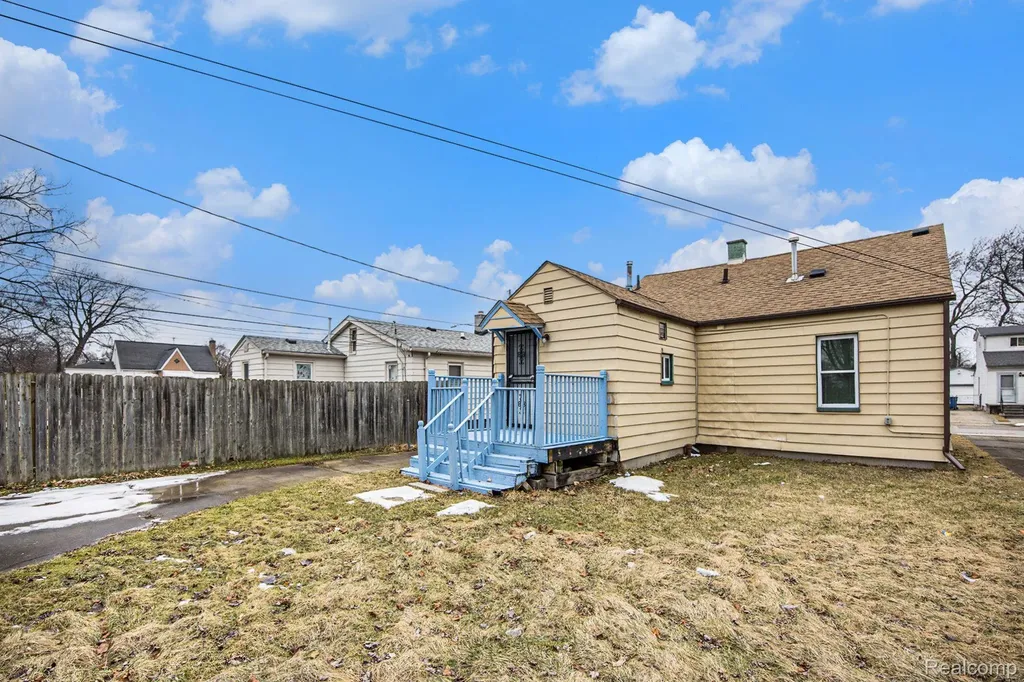 11012 Republic Avenue Warren City MI 48089
