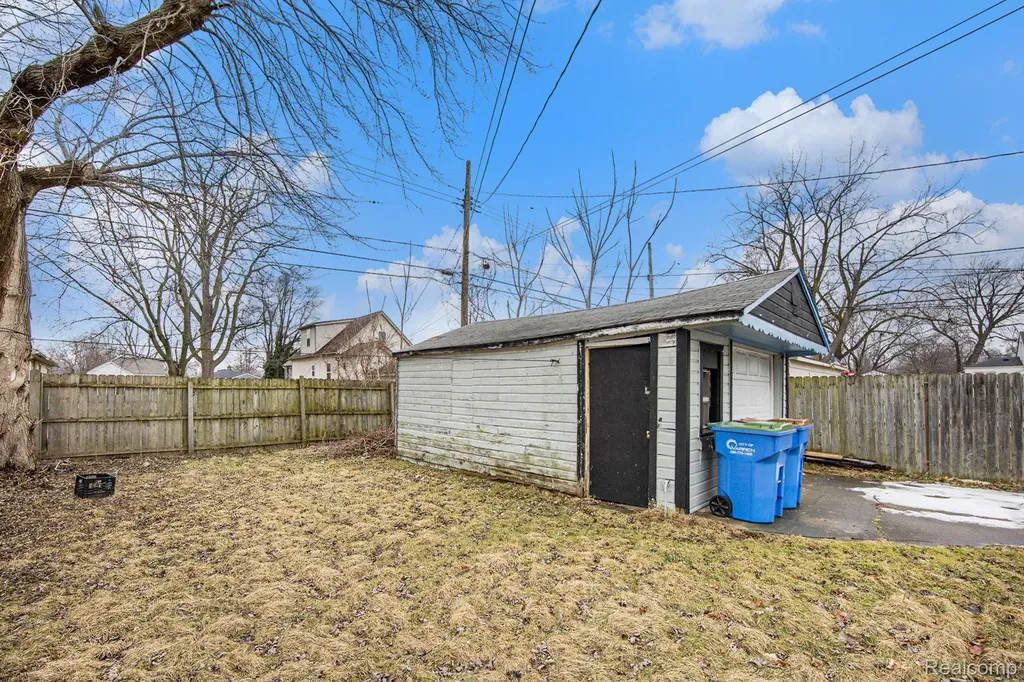 11012 Republic Avenue Warren City MI 48089