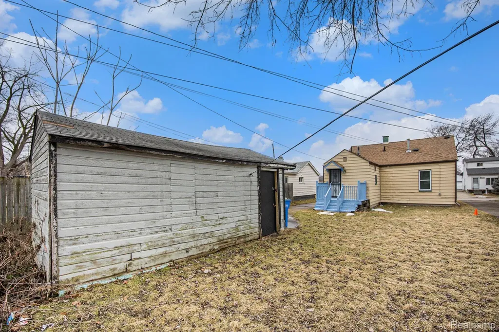 11012 Republic Avenue Warren City MI 48089
